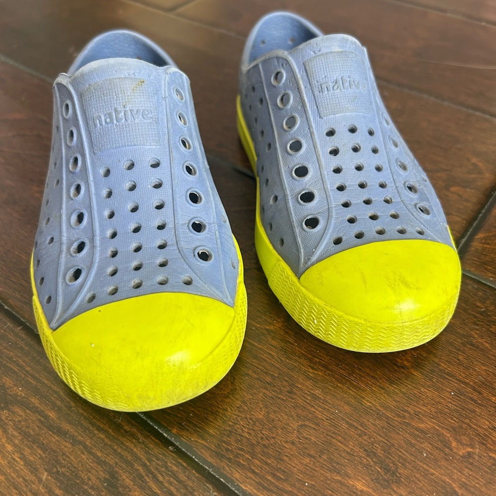 Native Kids Jefferson Slip-On Shoes in  blue and Yellow size 10